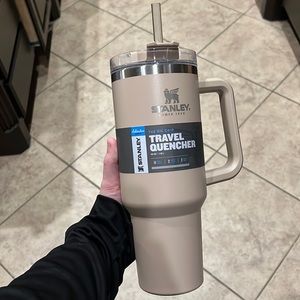 Stanley Adventure Quencher - ADVENTURE QUENCHER TRAVEL TUMBLER | 40 OZ